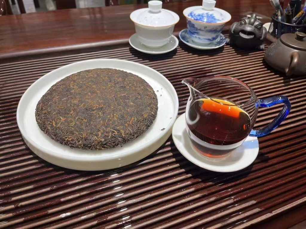 Zhi qinghe ripe puer tea cake