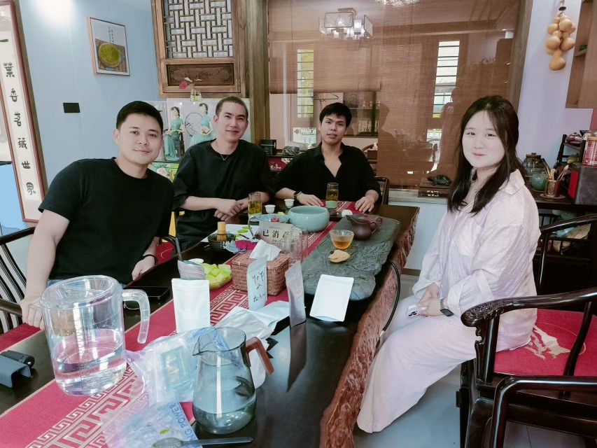 Sylvia Wu and Thai customers take a photo at a tea house