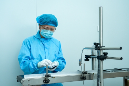 Worker labeling 50 grams of organic matcha packaging