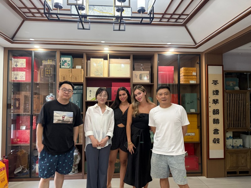 Taking a photo with Italian matcha customers at Zhiqinghe Tea House