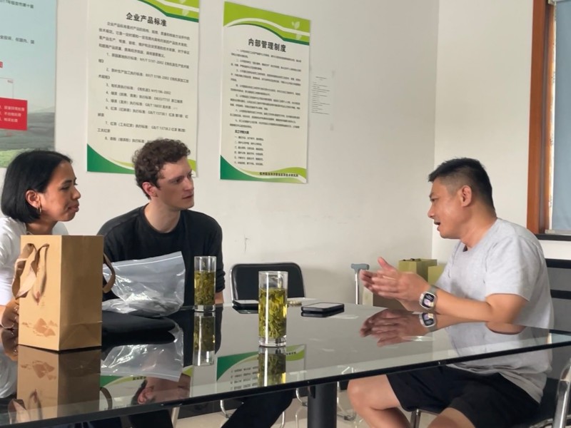 Two clientsexplored· howmatchapowderis'madewith'Alex