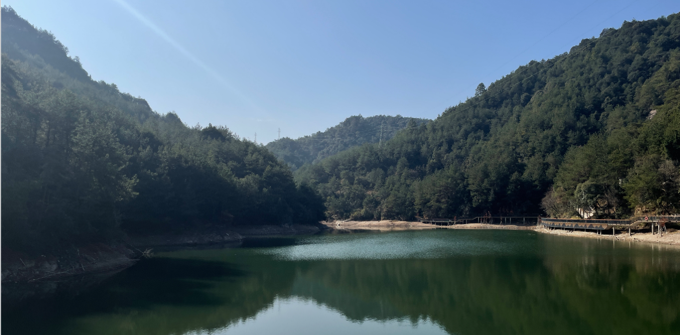 Linglong Mountain’s hills and lake