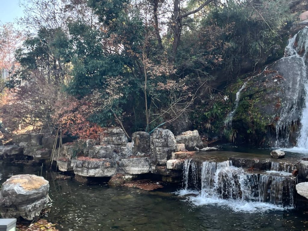 Linglong Mountain’s rocks and waterfalls