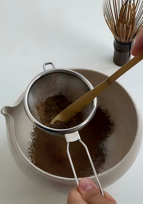 Sifting Hojicha Powder